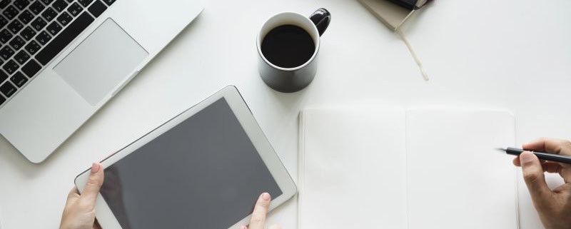 Unterlagen auf einem Tisch als Beitragsbild für Case Study Ausschüsse und Gremien